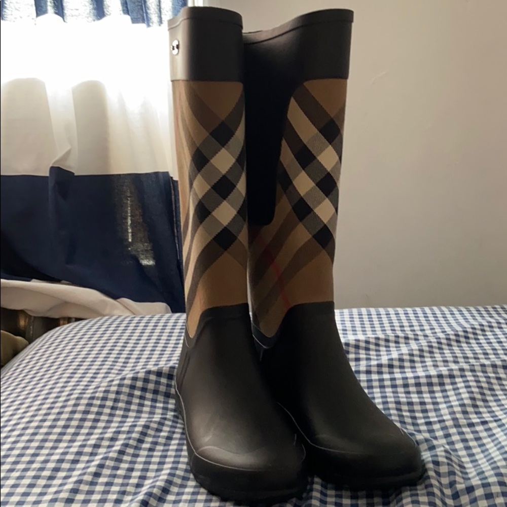 Burberry Boots - Picture 2 of 4